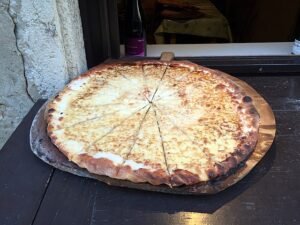 Visiter Pérouges en 2025 : TOP 12 des choses à Faire et Voir