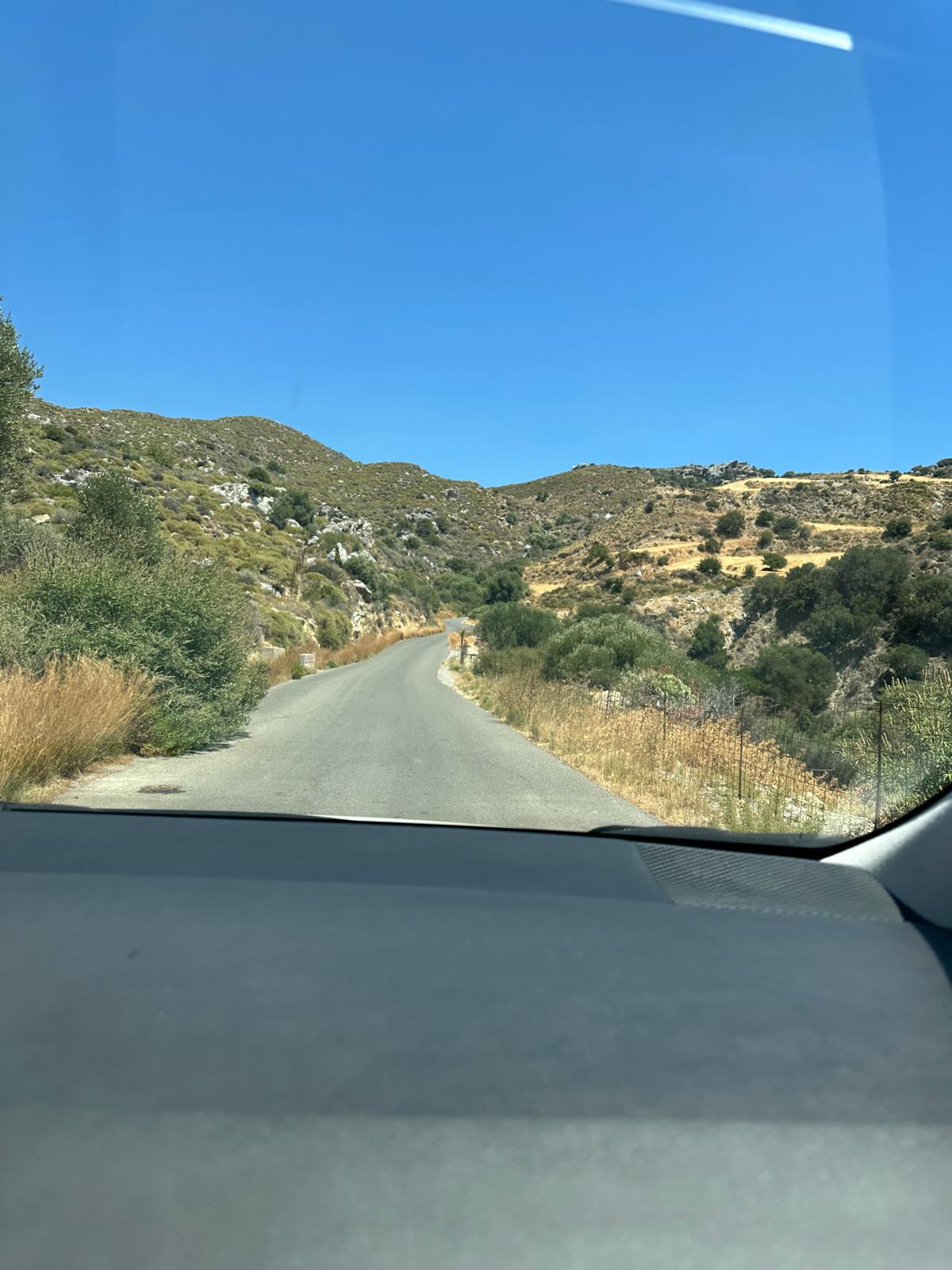 route dans la campagne crétoise