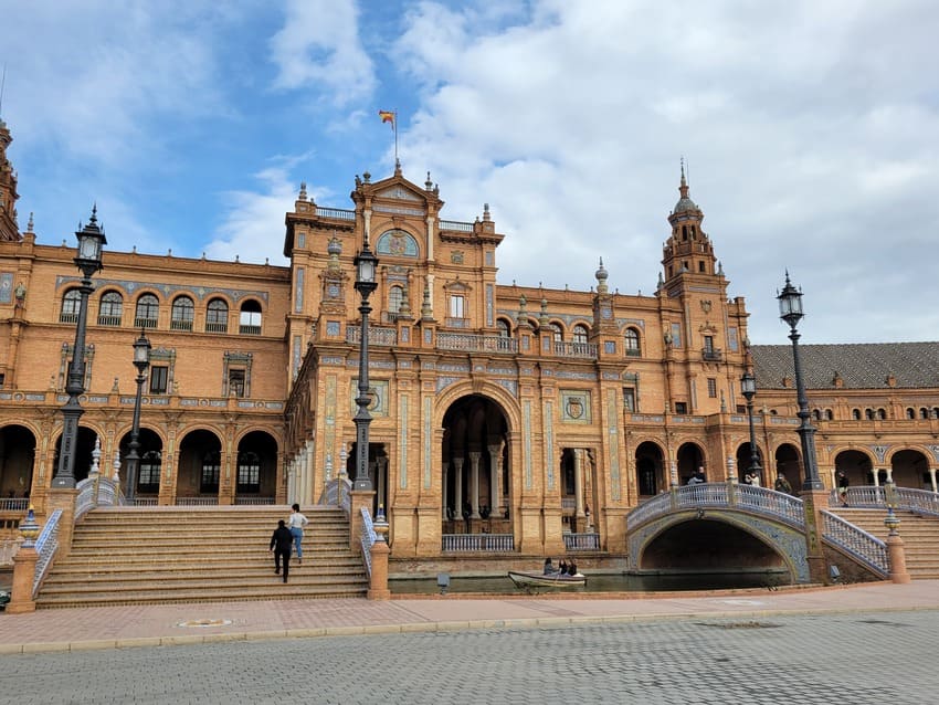 Magnifique architecture de la Plaza de Espana à Séville