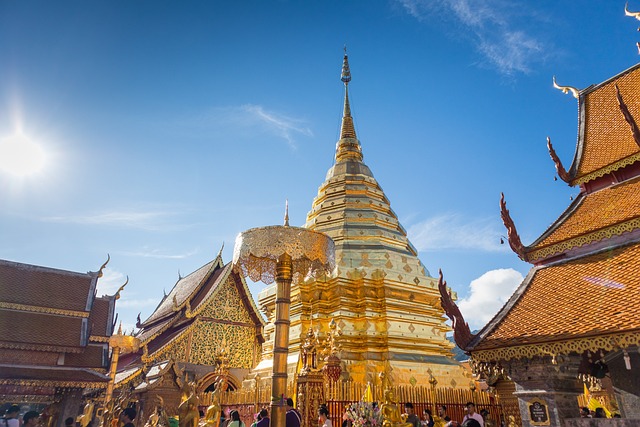 Temples de Chiang Mai sous le soleil de décembre