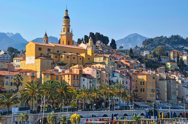 Menton avec ses maisons colorées