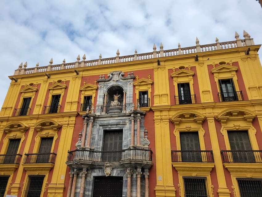 Bâtiment coloré à Malaga