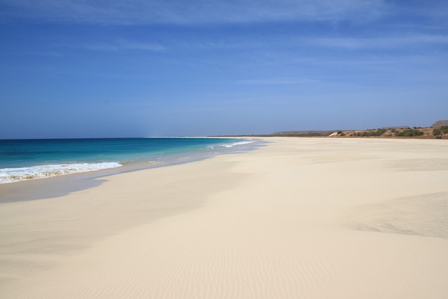 Plage de sable blanc à Boa Vista au Cap Vert