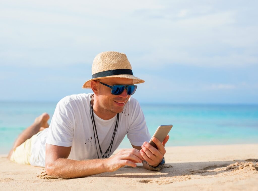 Il publie ses vacances sur Instagram… et retrouve son salon vidé à son retour