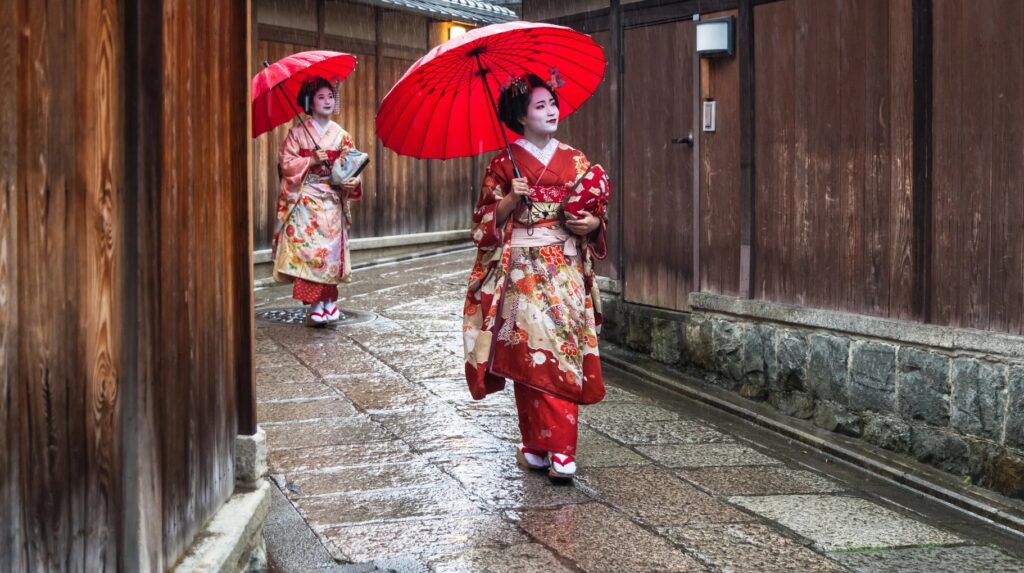 Geishas dans les rues de Kyoto