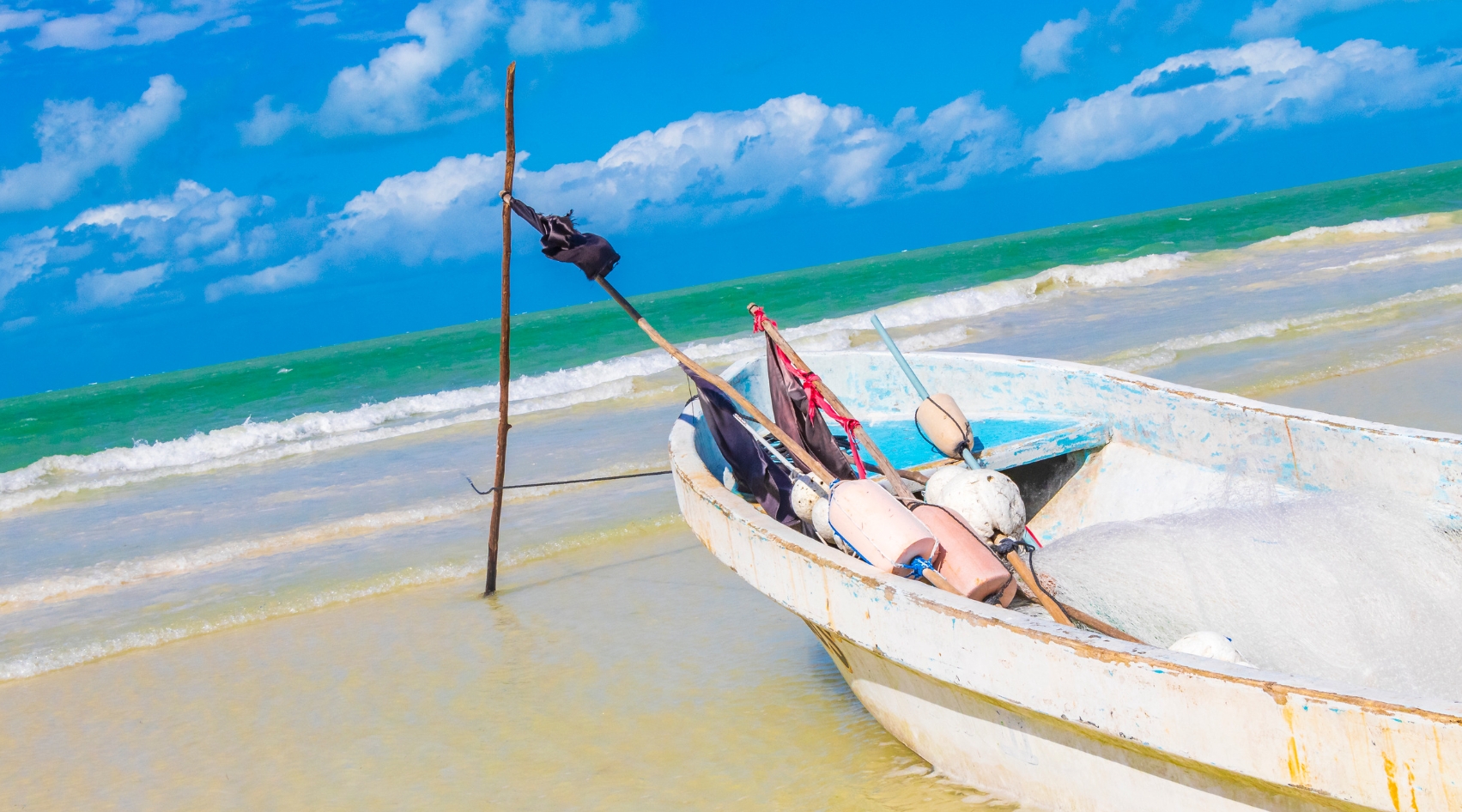 Bateau de pêche à Holbox au Mexique
