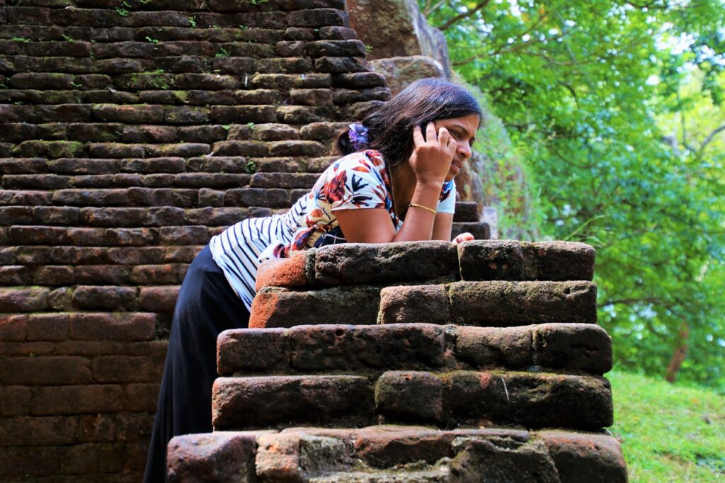 Sri Lanka Sigiriya : pourquoi ce rocher sacré est-il incontournable ? découvrez sigiriya, l'impressionnante forteresse rocheuse du sri lanka, célèbre pour ses fresques anciennes, ses jardins royaux et ses vues panoramiques à couper le souffle.