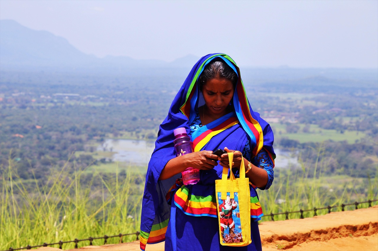 découvrez sigiriya, l'ancienne forteresse rocheuse au sri lanka, célèbre pour ses fresques anciennes, ses jardins aquatiques et ses vues panoramiques impressionnantes.