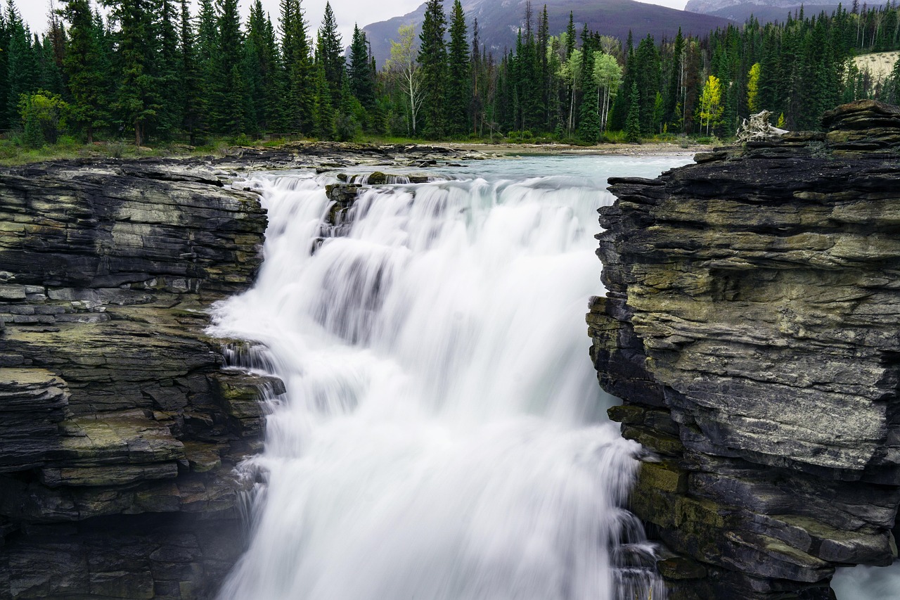 découvrez le slow travel, une façon de voyager qui privilégie la lenteur, l'immersion culturelle et la découverte authentique pour un voyage plus riche et responsable.