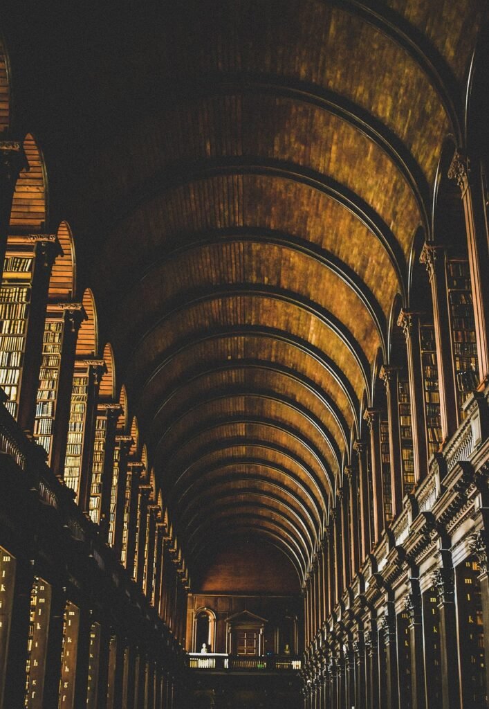 Capitale Irlande : que voir absolument à Dublin ? découvrez dublin, la capitale vibrante de l'irlande, riche en histoire, culture, et destinations incontournables. explorez ses pubs traditionnels, ses monuments emblématiques et son atmosphère unique.
