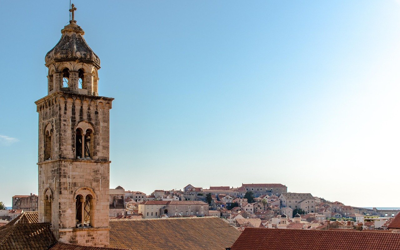 découvrez les meilleures destinations et activités pour un voyage en famille inoubliable en croatie, entre plages, parcs nationaux et villes historiques.