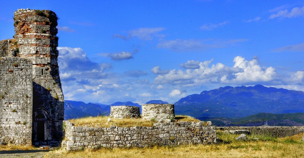 découvrez l'albanie, une destination de voyage authentique alliant plages magnifiques, montagnes majestueuses et une riche histoire culturelle.