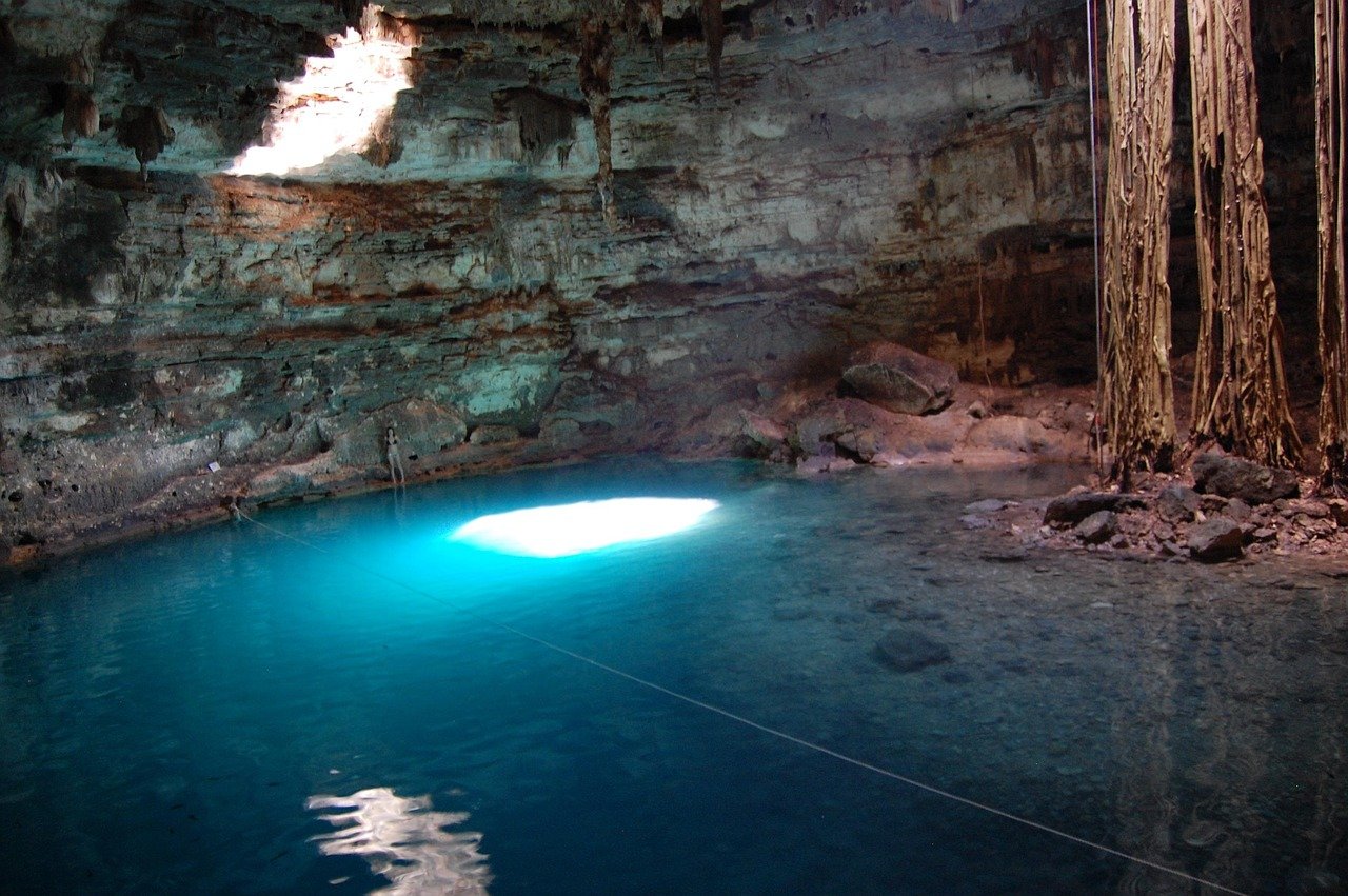 découvrez les cenotes, des piscines naturelles souterraines aux eaux cristallines, parfaites pour la baignade, la plongée et l'exploration en pleine nature au cœur du mexique.
