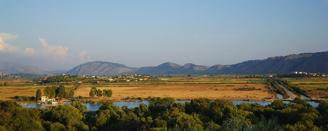 découvrez ksamil, une charmante destination balnéaire en albanie réputée pour ses plages idylliques, ses eaux turquoise et son ambiance relaxante, idéale pour des vacances inoubliables.
