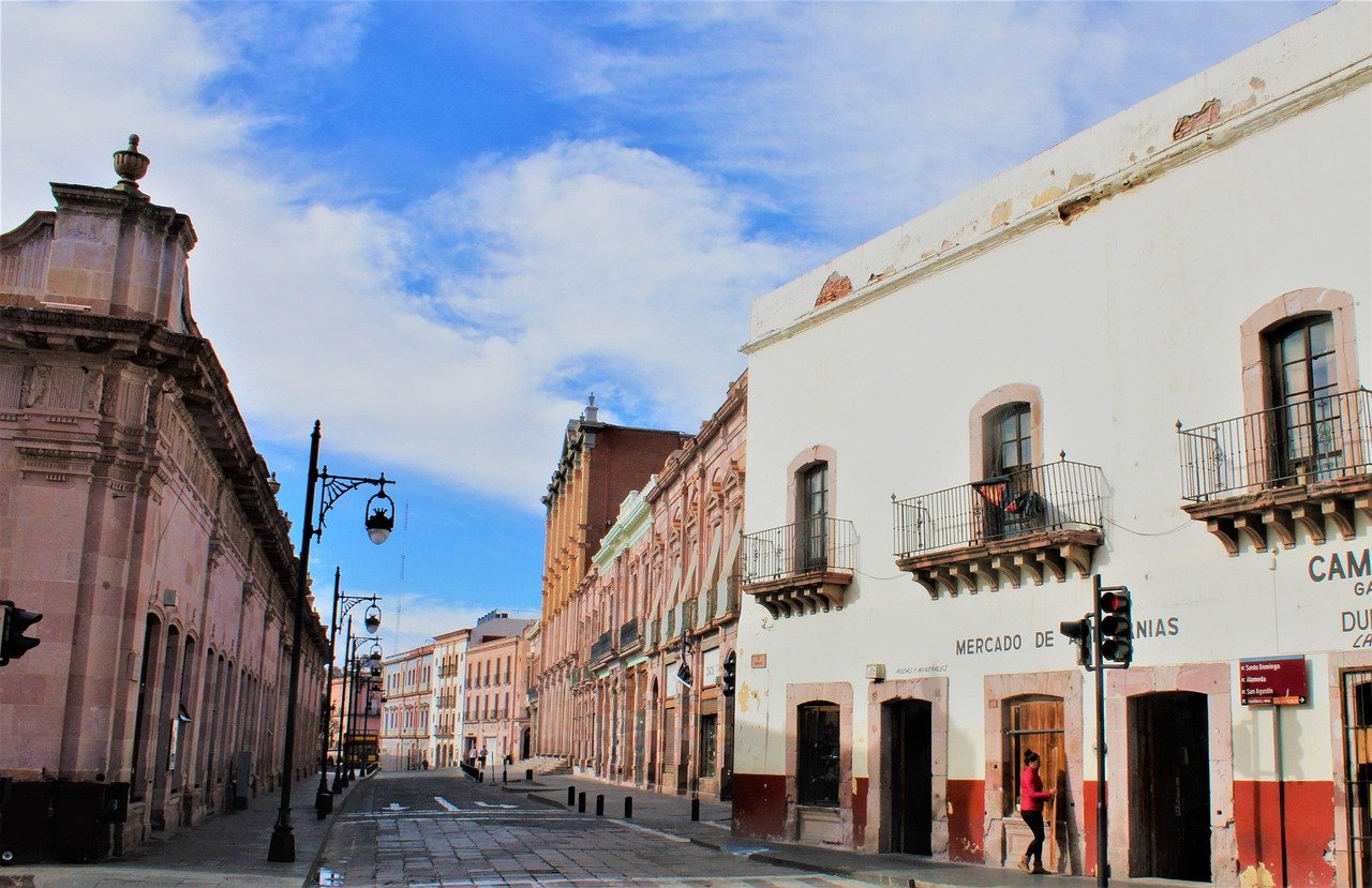 découvrez mexico, une destination riche en culture, histoire et gastronomie. explorez ses sites emblématiques, ses marchés colorés et sa vie animée pour un voyage inoubliable.
