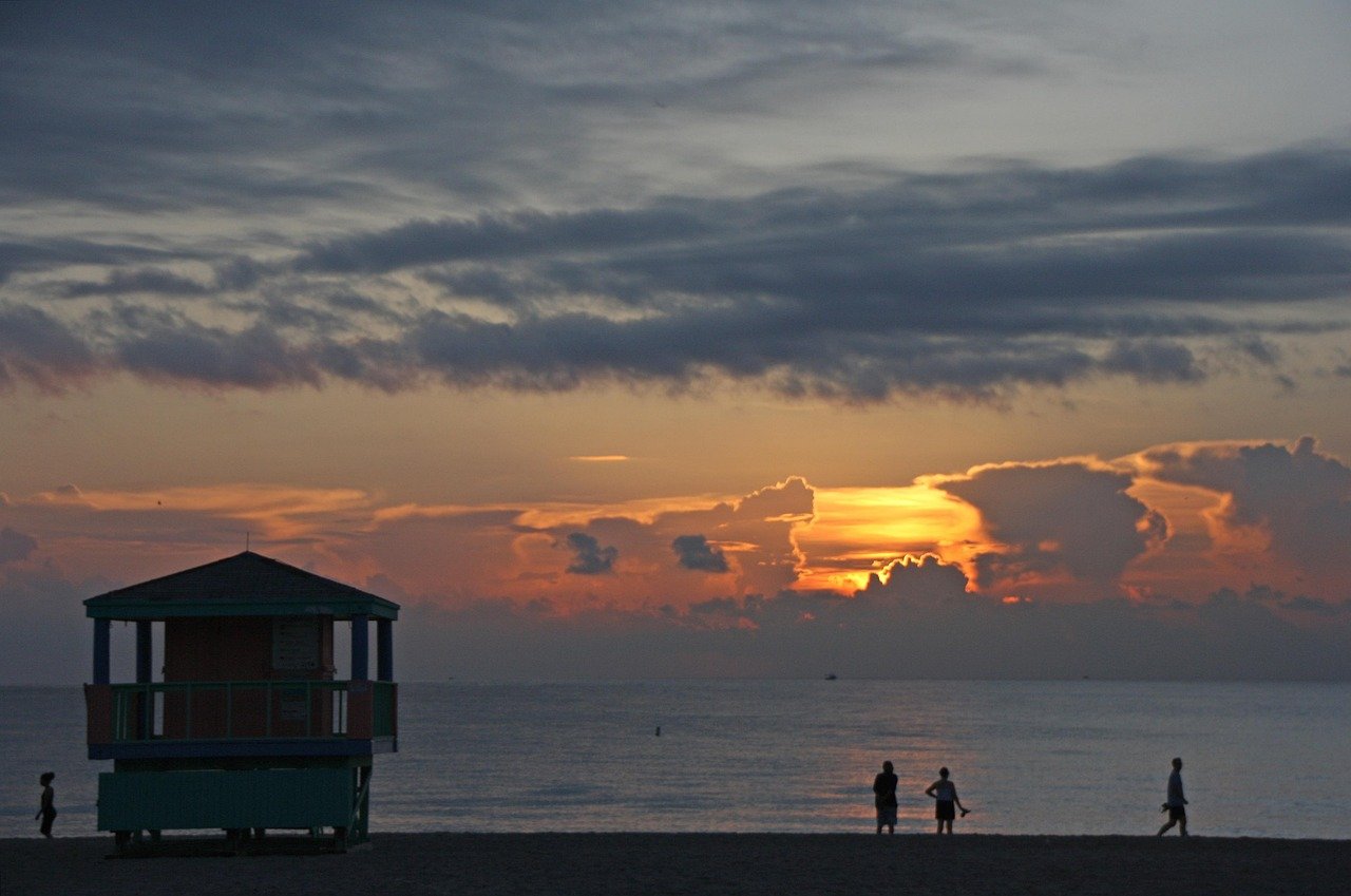 découvrez miami en avril : météo idéale, événements incontournables et activités à ne pas manquer pour un séjour inoubliable.