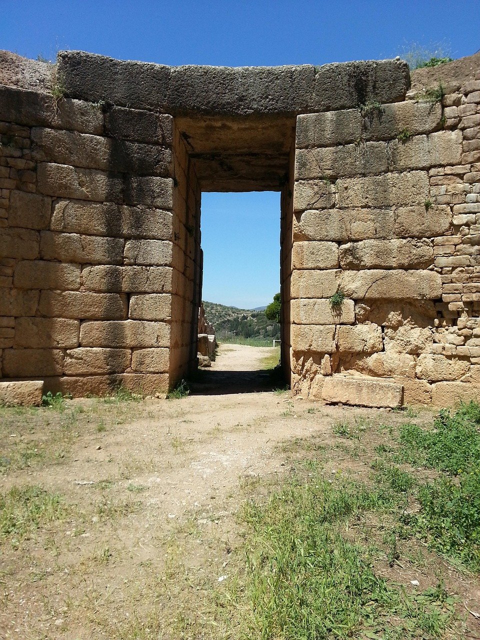 découvrez mycènes, site archéologique majeur de la grèce antique, célèbre pour ses trésors mythologiques, ses murailles impressionnantes et son histoire fascinante.