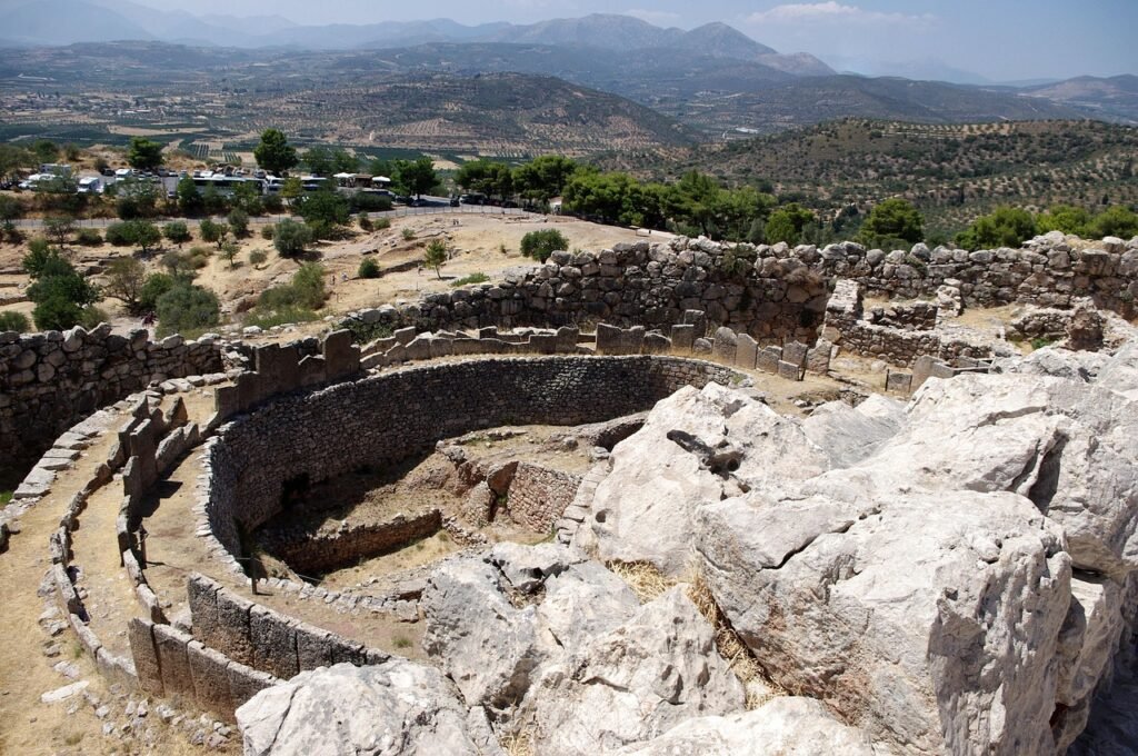 découvrez mycènes, ancienne cité grecque célèbre pour ses ruines archéologiques impressionnantes, son histoire mythologique riche et son rôle clé dans la civilisation mycénienne.