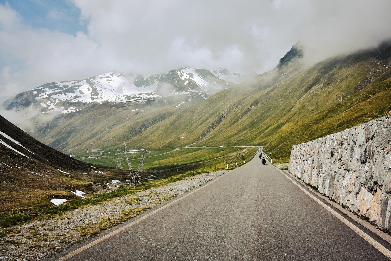 découvrez nos conseils et itinéraires pour un road trip inoubliable à travers des paysages époustouflants et des aventures uniques.