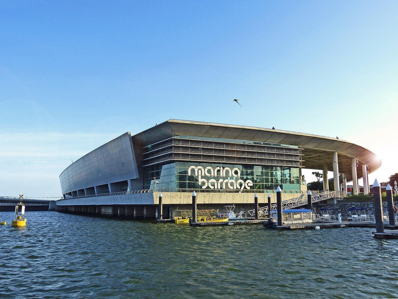découvrez singapour, une ville-état moderne alliant cultures diverses, architecture futuriste, gastronomie raffinée et attractions touristiques uniques.