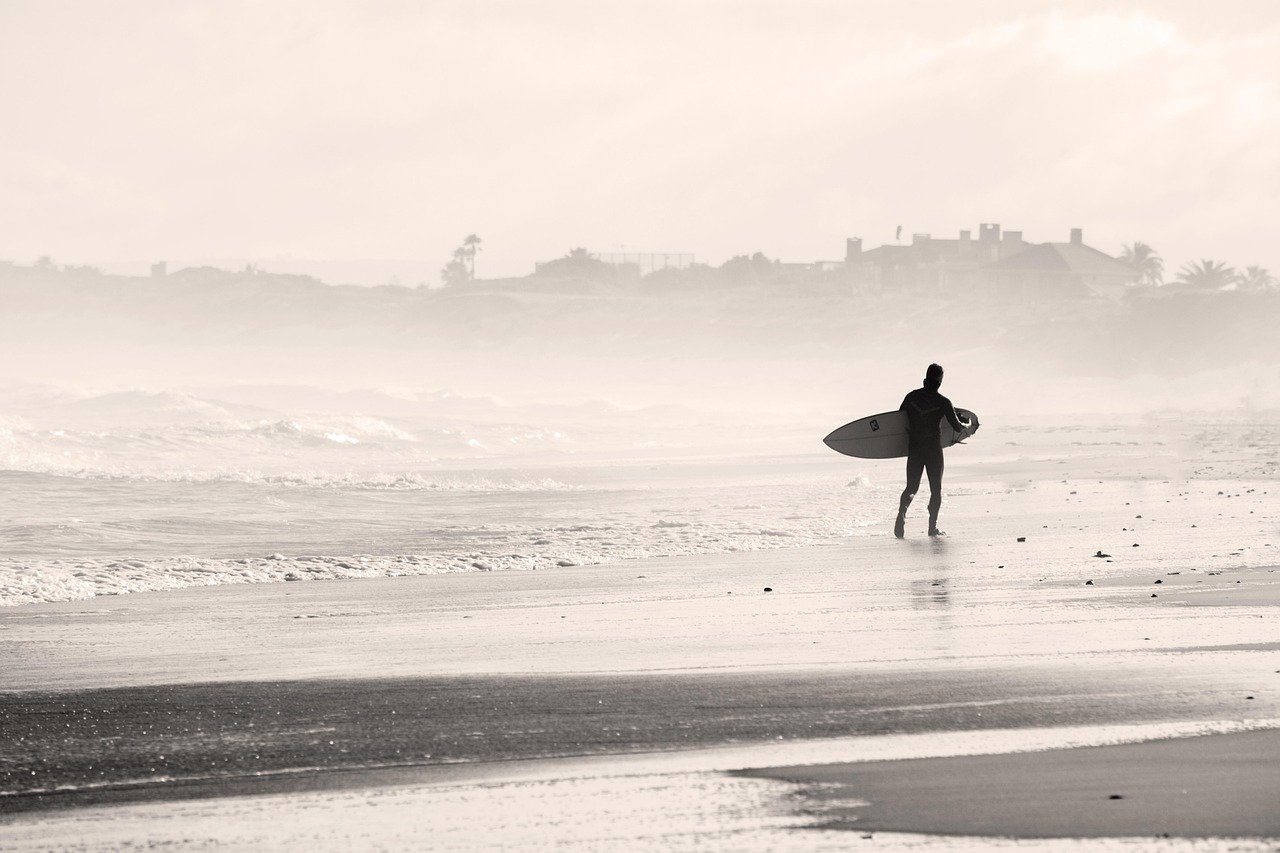 découvrez l'art du surf : conseils, techniques et meilleurs spots pour pratiquer ce sport nautique passionnant et accessible à tous.