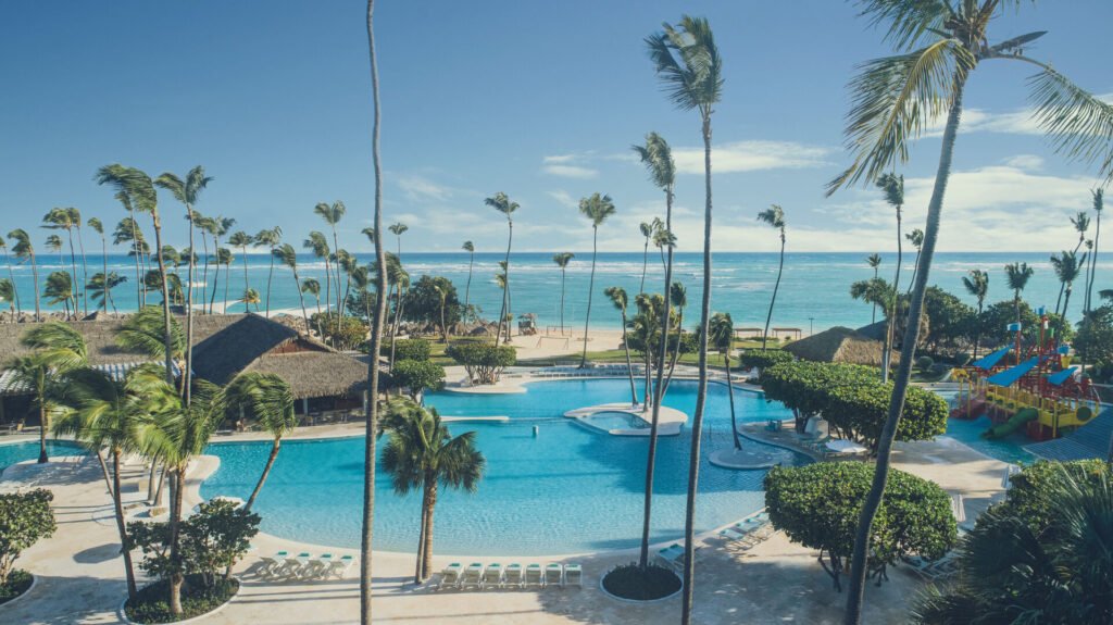 🏖️ Punta Cana Tout Inclus dès 1883 € : Suites spacieuses, plage privée et animations