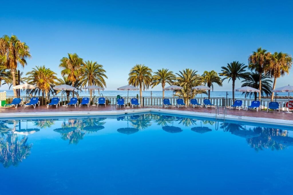 ☀️ Tenerife demi-pension dès 551 € : proche de la plage, piscine et club enfants