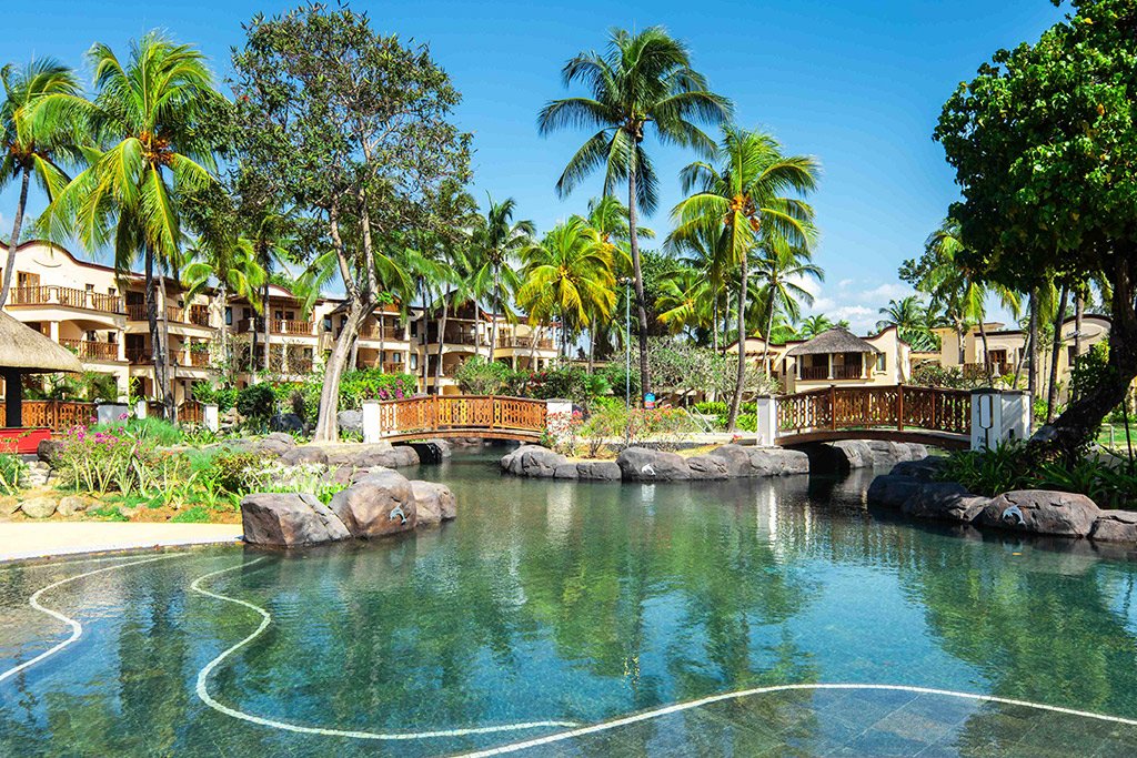 🌴 Île Maurice Demi-pension dès 2440 € : Accès direct plage, dîners au bord de l’eau 🌴 Île Maurice Demi-pension dès 2440 € : Accès direct plage, dîners au bord de l'eau