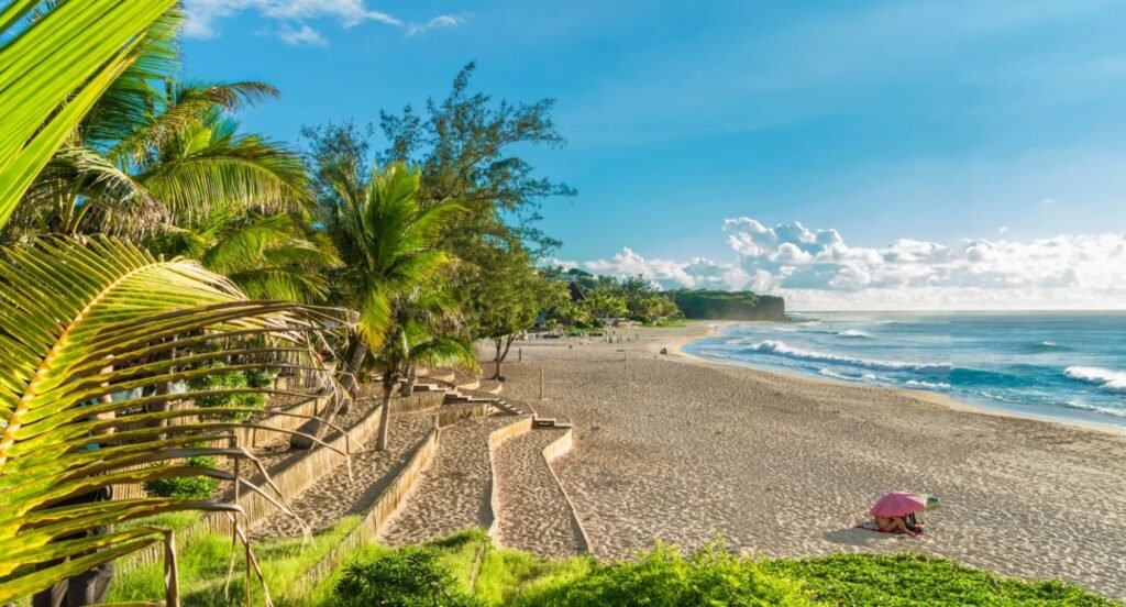 Voyage à La Réunion pas cher : astuces et bons plans pour visiter l’île sans se ruiner